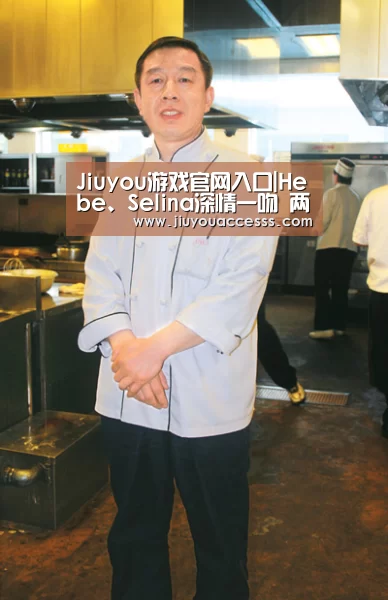 Jiuyou游戏官网入口|Hebe、Selina深情一吻 两人眼睛紧闭嘴亲嘴(图1) 九游体育